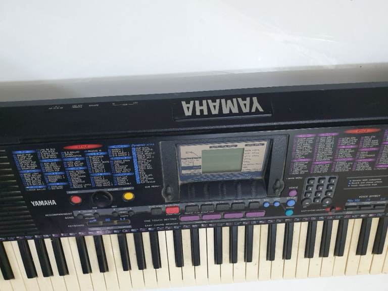 Yamaha piano PSR220