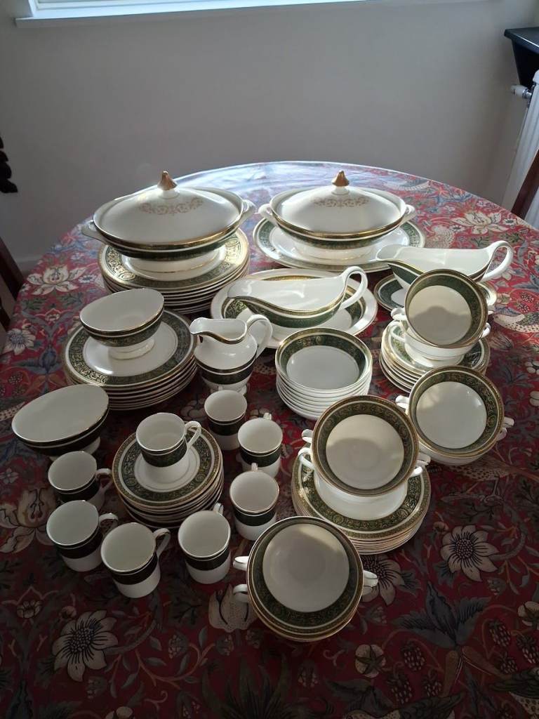 Large Royal Doulton Vanborough Dinner Set – Green & Gold Ceramic, H4992