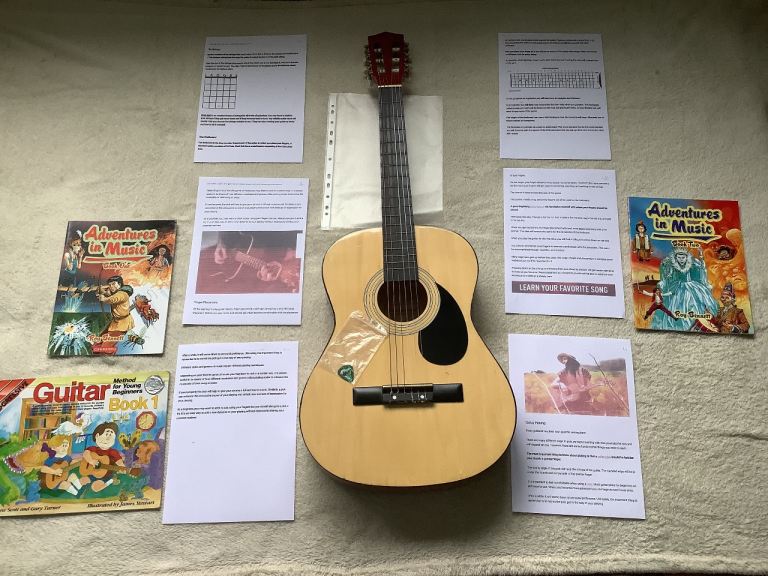 BEAUTIFUL GUITAR - AS NEW STRINGS - NEW PLECTRUM - BOOKS