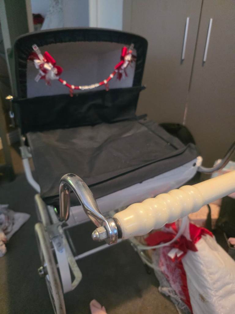 Silver cross dolls pram 