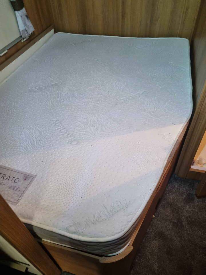 Mattress for fixed bed caravan