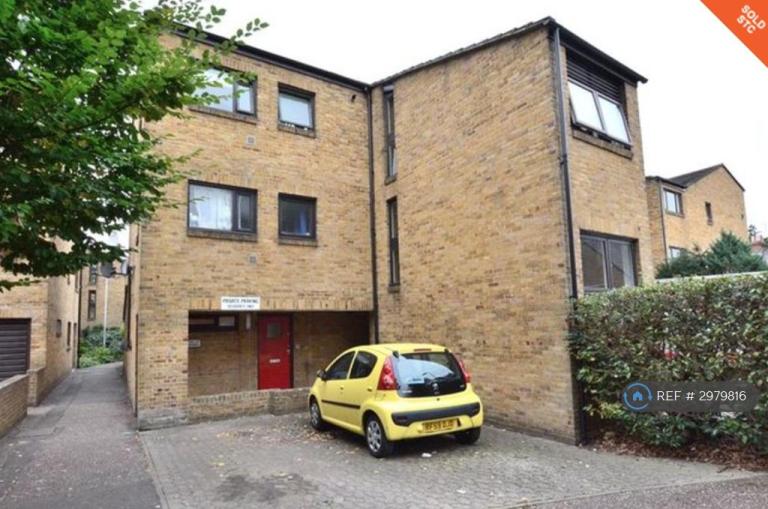 1 bedroom flat in Cross Road, Uxbridge, UB8 (1 bed) (#2979816)