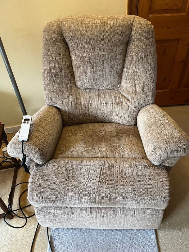 Reclining/rising electric armchair