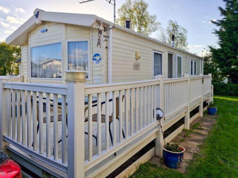 Willerby Rio 2014 static caravan + deck sited at Allhallows, Kent. Private sale