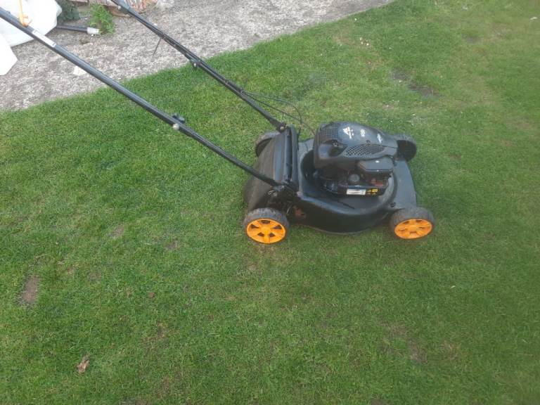 Self propelled lawnmower