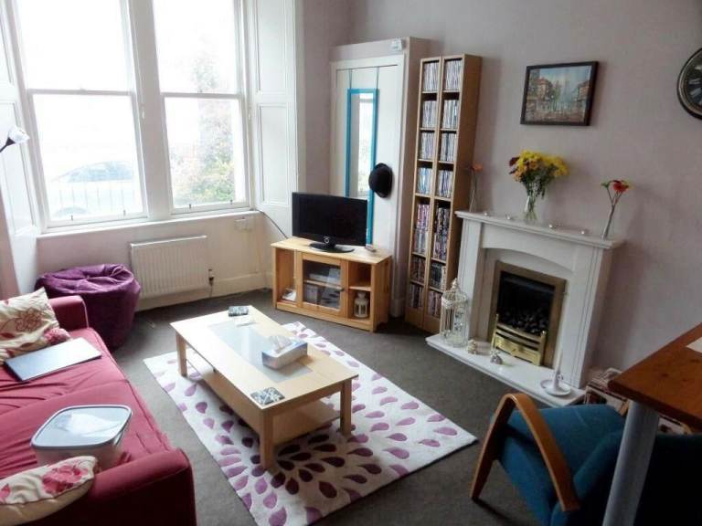 Sunny, spacious, one bed flat in Dalry with all mod cons, great location - available now