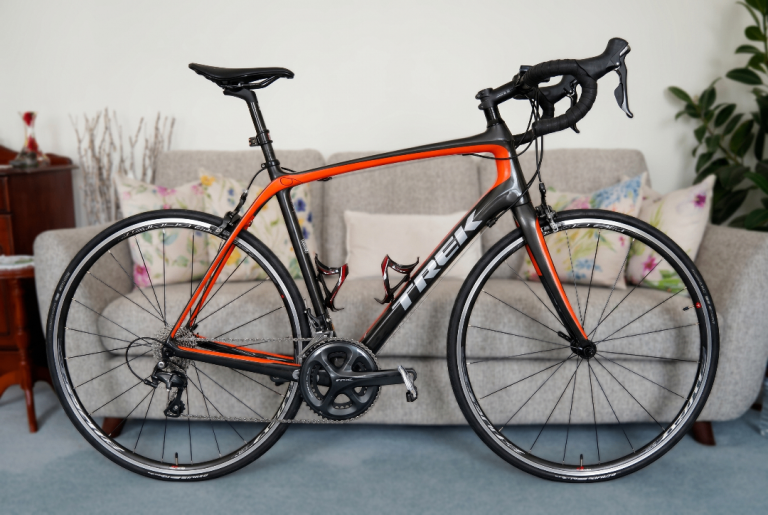Trek Domane 4.5 Full Carbon Road Bike – 58cm / Large – OCLV 400 + Lights