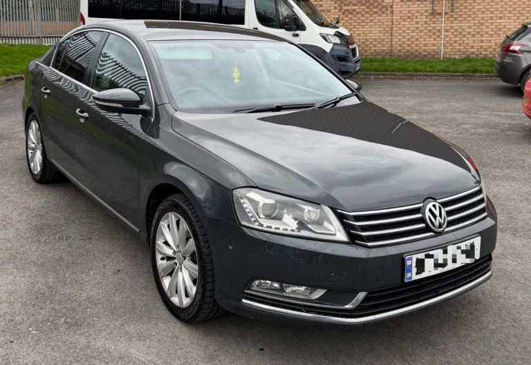VOLKSWAGEN, PASSAT HIGHLINE 2.0 DIESEL 140 BHP £35 YEAR TAX Saloon, 2013, Manual, 4 doors TOP SPEC