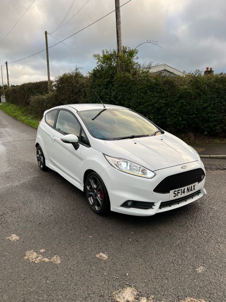 Ford, FIESTA, Hatchback, 2014, Manual, 1596 (cc), 3 doors