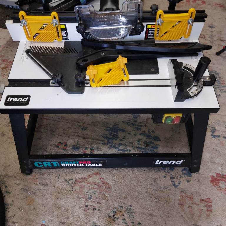 Router table and router by Trend