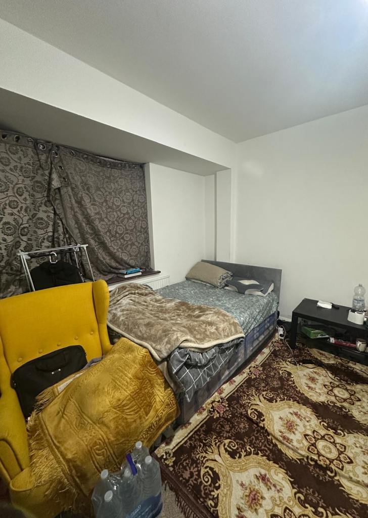 Double Bed Space Available to Rent. 