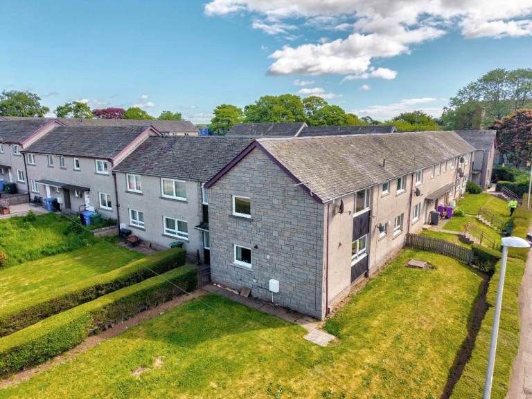 Arbroath first floor, 2 bed flat, close to schools