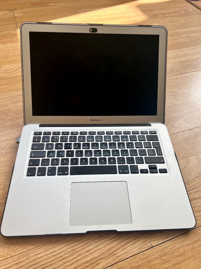 MacBook Air 13” (2017) – 8GB RAM / 500GB Storage – Excellent Condition