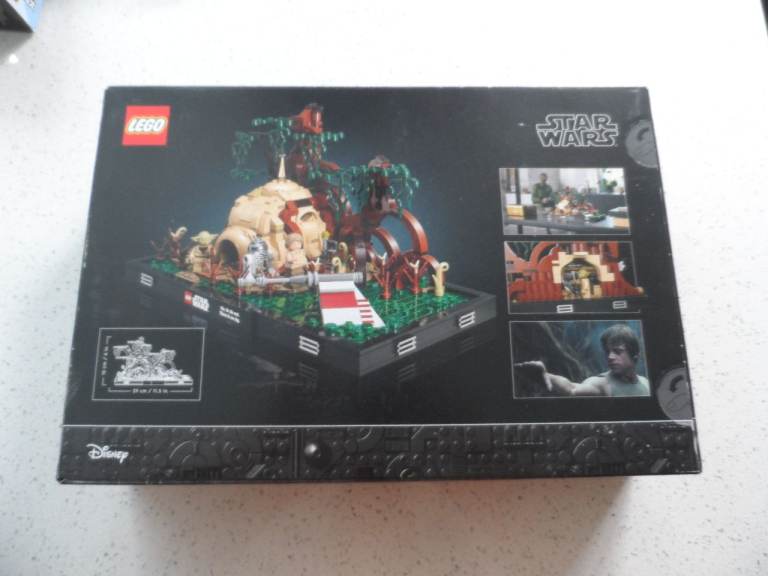 LEGO Star Wars Dagobah Jedi Training Diorama 75330