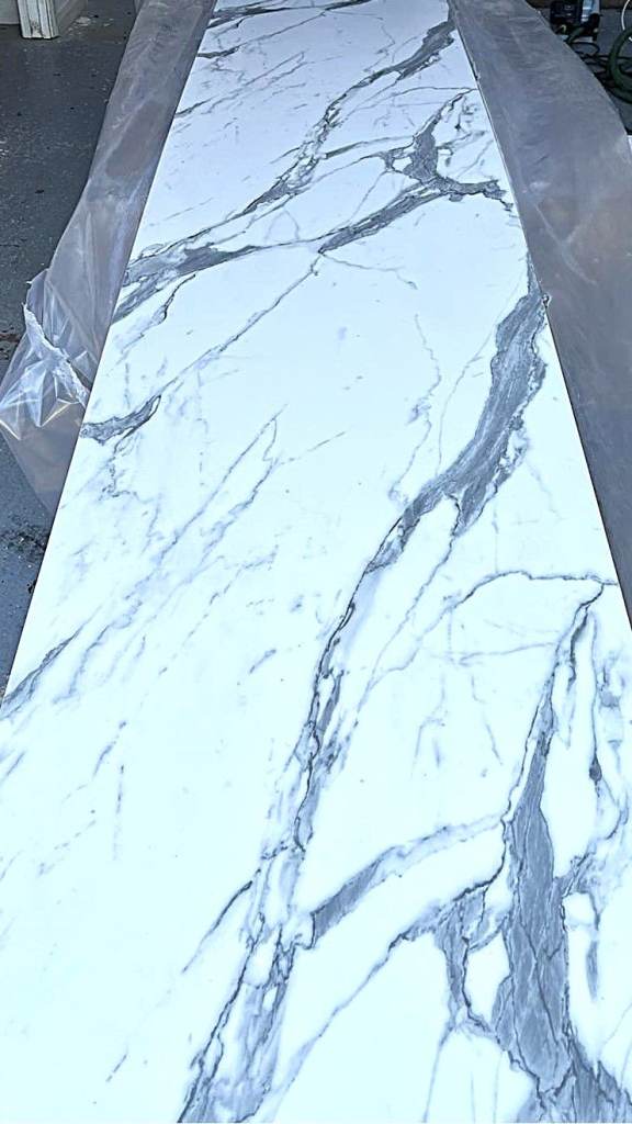 BRAND NEW WREN'S SOLID COMPACT LAMINATE WORKTOPS IN CALACATTA CLOUD. RRP £900
