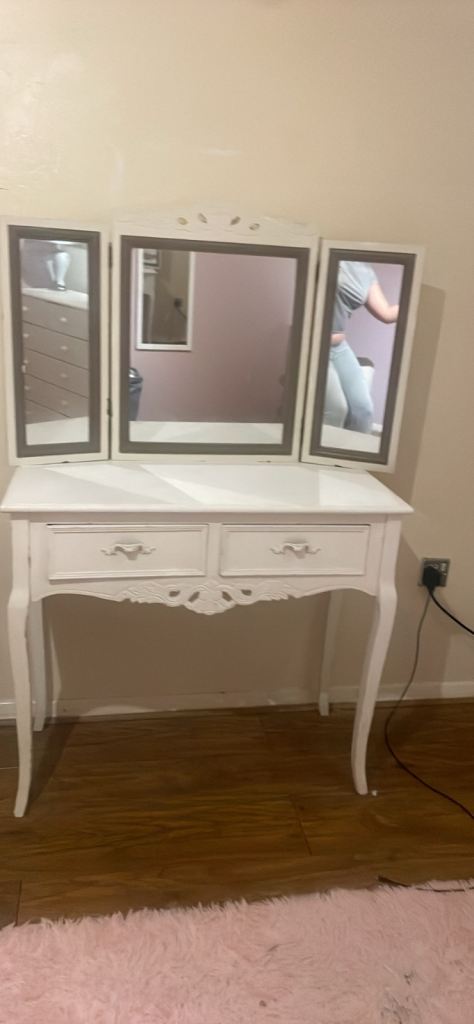 Vintage vanity with detachable mirror (read description)