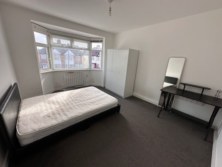 A furnished double room available