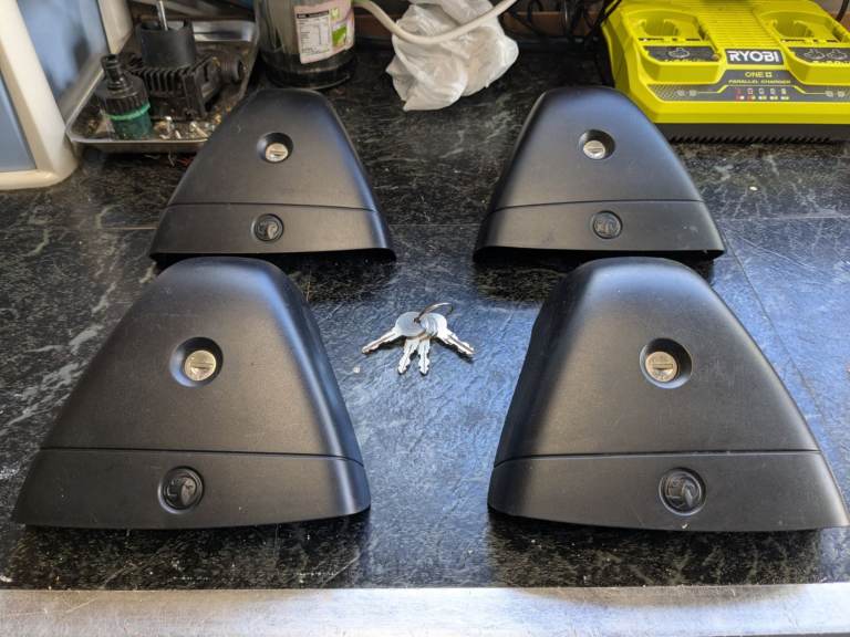 Original Astra J series (2012) Roof Bars