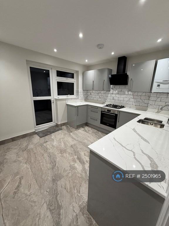 2 bedroom flat in Rosslyn Crescent, Harrow, HA1 (2 bed) (#2501965)