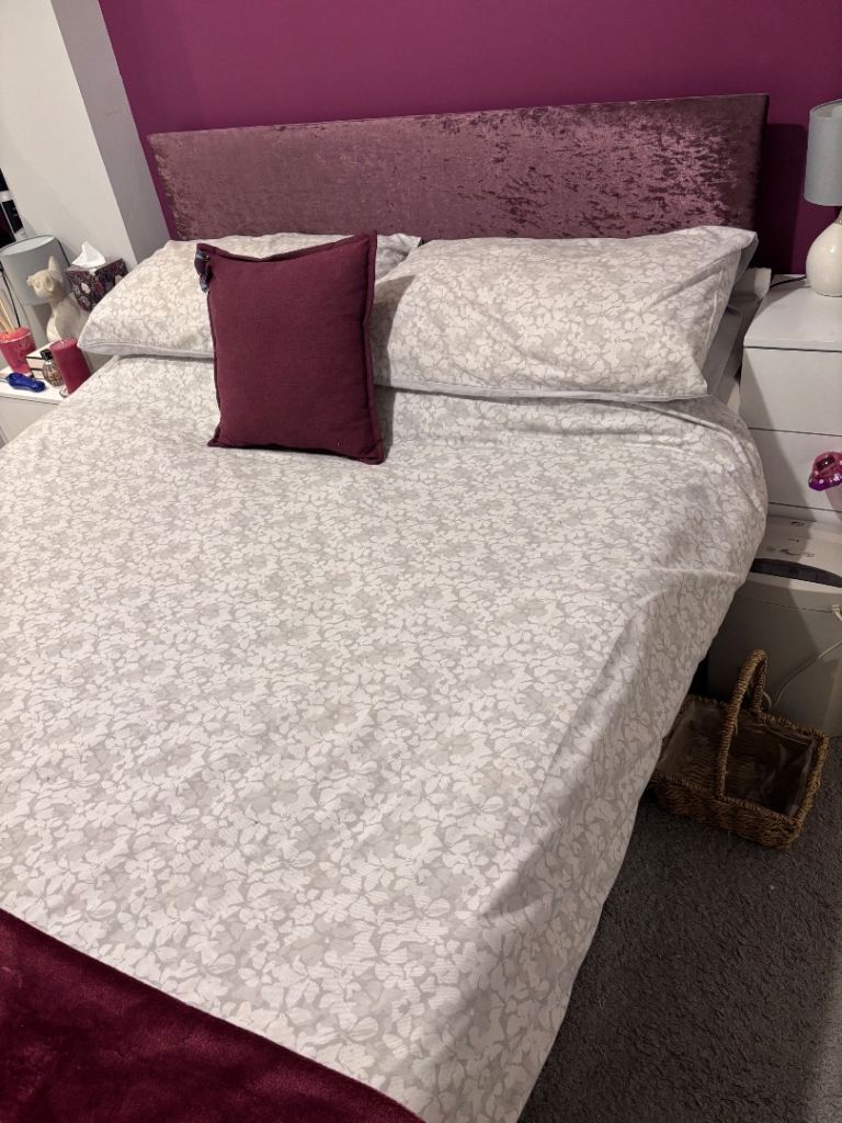 Double bed, headboard and drawers