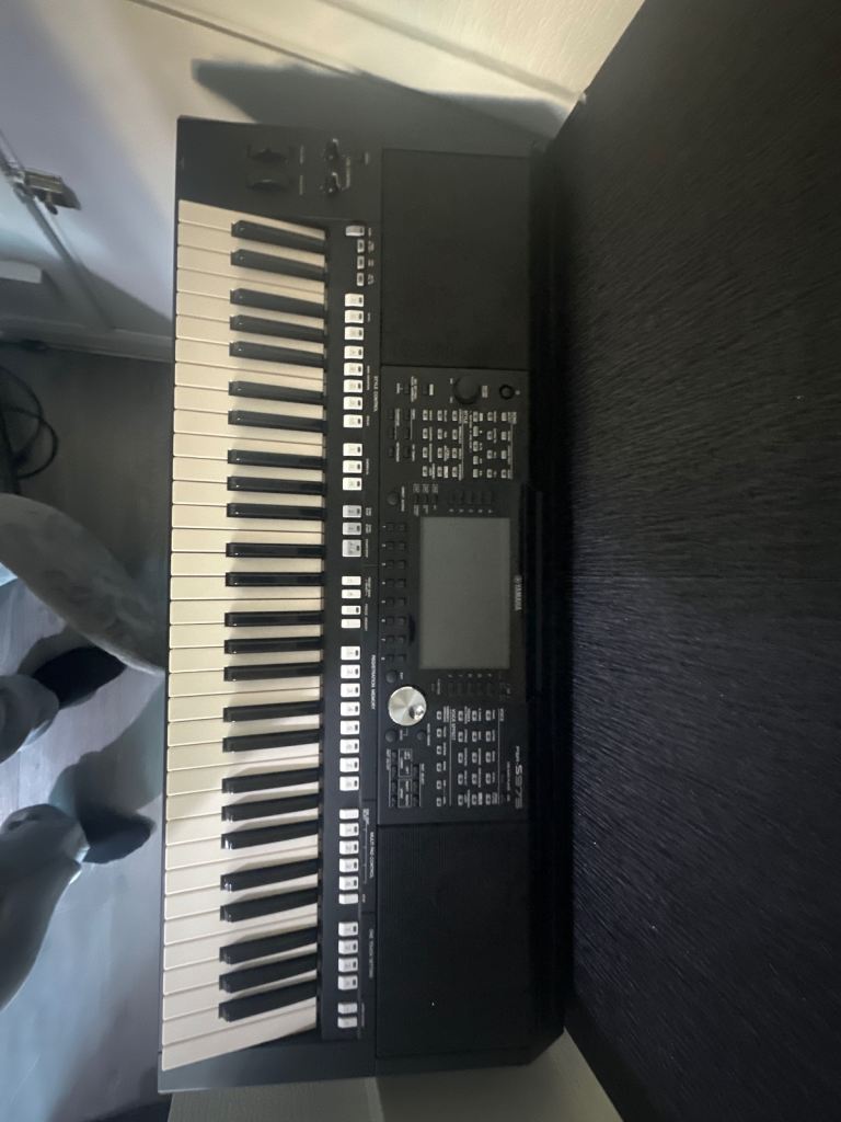 Electronic Keyboard Piano – Good Condition