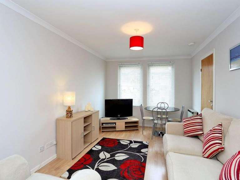 Modern Studio Flat in Headland Court, Aberdeen - close to RGU