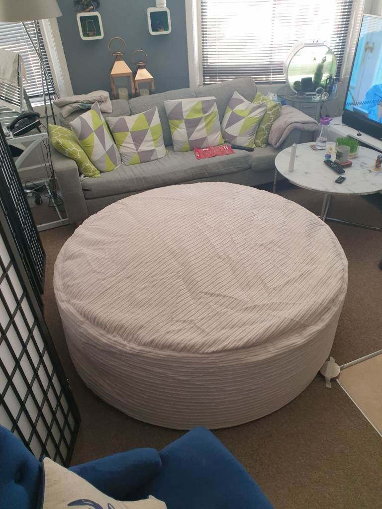 XXL (huge) Mammoth Bean Bag  (MUST GO)