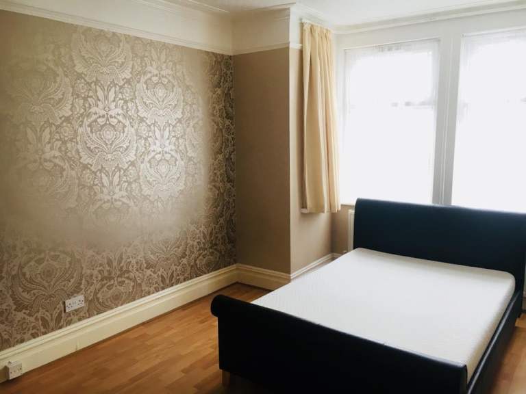 Rent *** 2 Double Rooms close to Southall Tube Station