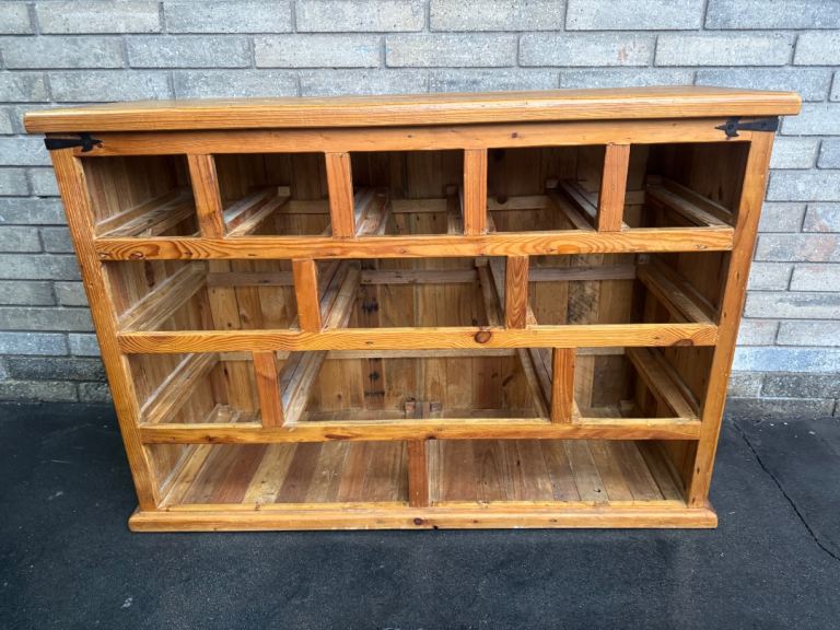 Rustic Solid pine merchant chest of drawers very good condition possible delivery