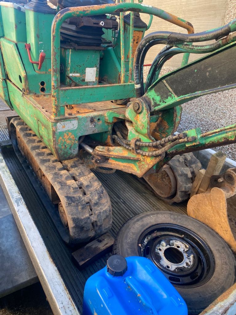 Case 1.8 ton mini excavator / digger