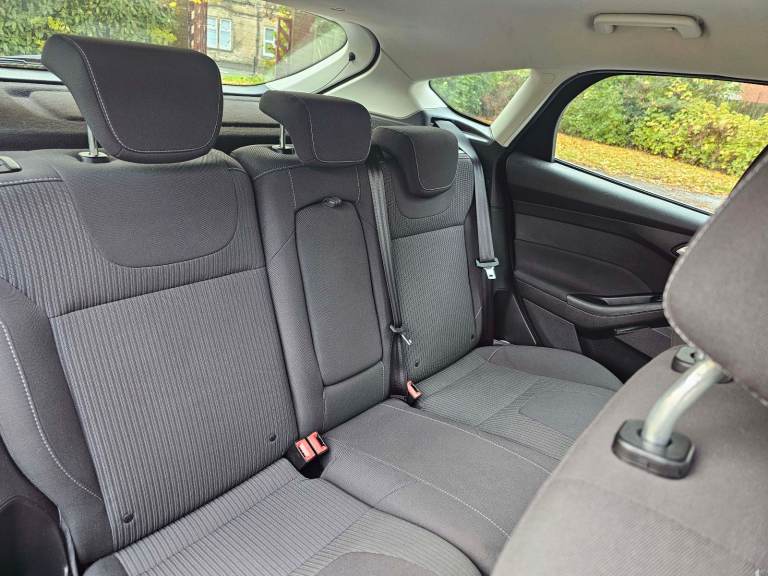 2014 FORD FOCUS TITANIUM NAVIGATOR 1596cc PETROL AUTOMATIC 6 Speed 5 DOOR HATCHBACK