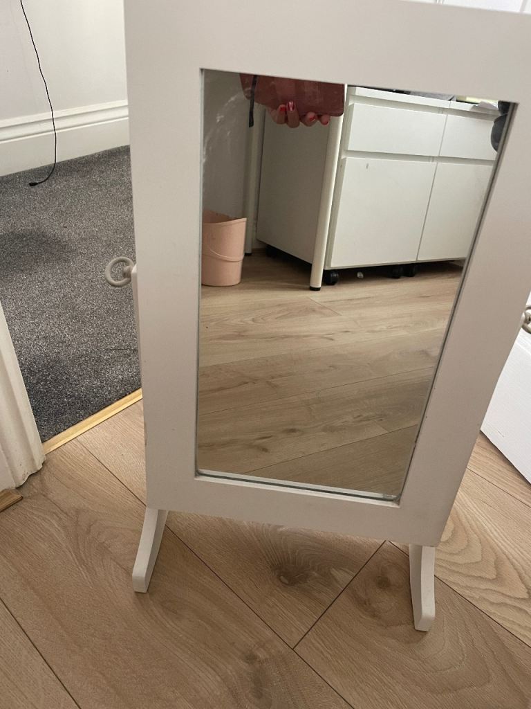 White Standing Mirror Jewellery Cabinet – Good Condition