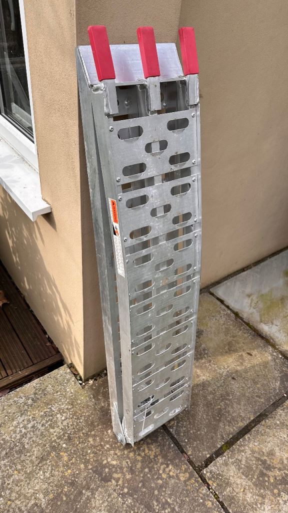 Heavy duty folding aluminium motorcycle loading ramp