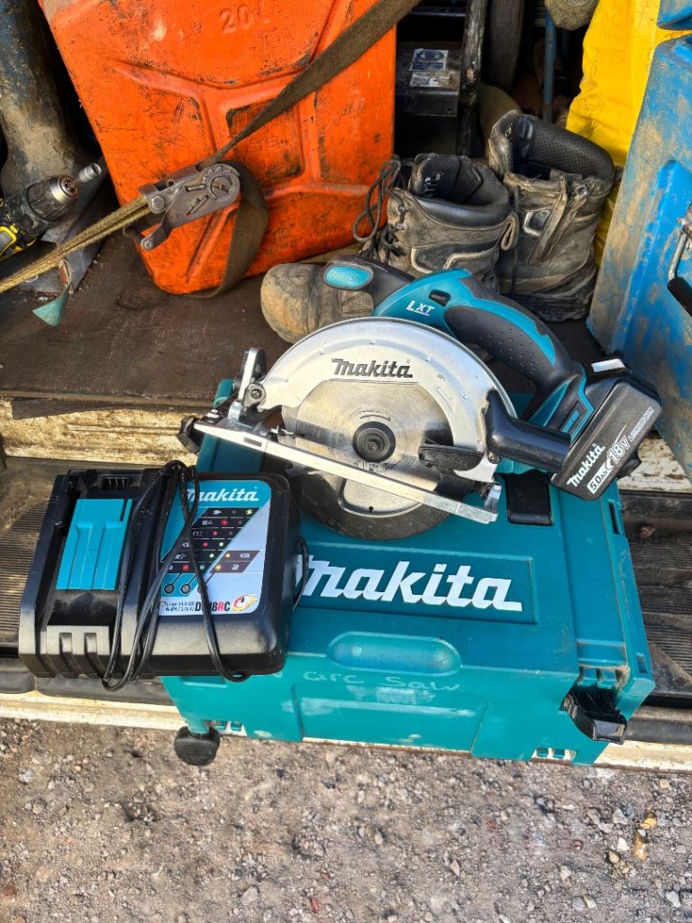 Makita Circular Saw Kit with Charger and Case – Good Condition