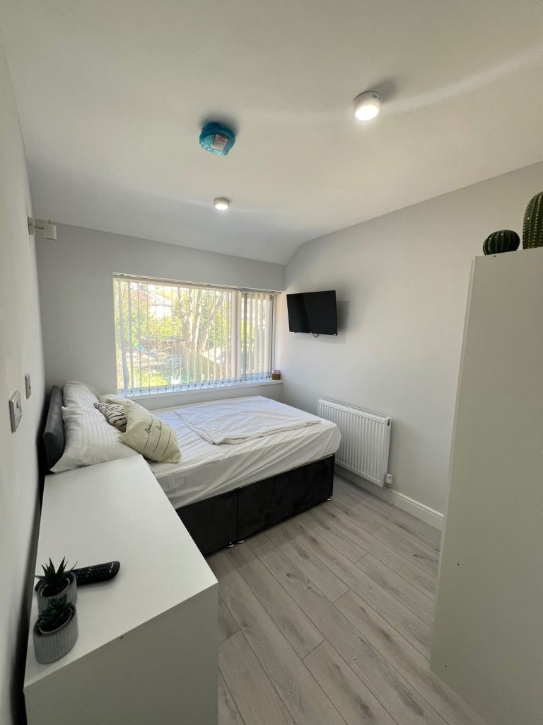 Modern En-suite room for rent close to QEH/ UoB
