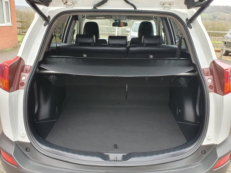 2015 Toyota RAV4 2.2 D-4D Invincible SUV 5dr Diesel Manual 4WD Euro 5 (150 ps)