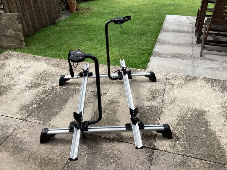 Roof bars with bike carrier