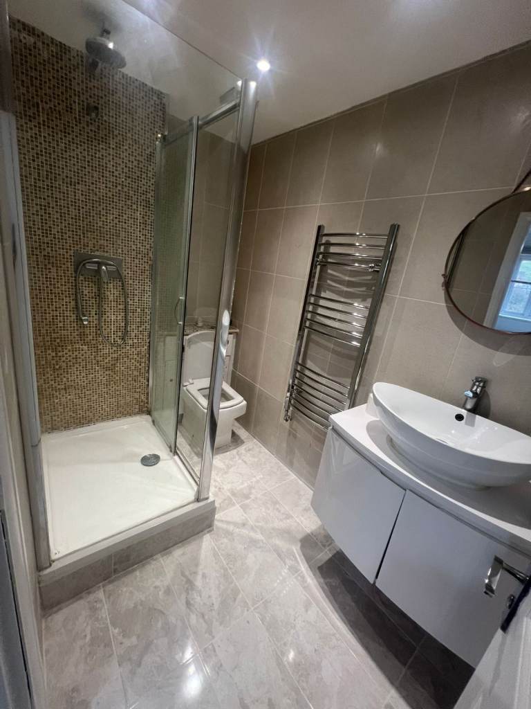 🏡 SHORT-LET • 4-Bed House • Paignton Close, Romford, RM3 8SF🏡