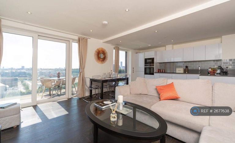 2 bedroom flat in Reminder Lane, London, SE10 (2 bed) (#2677638)