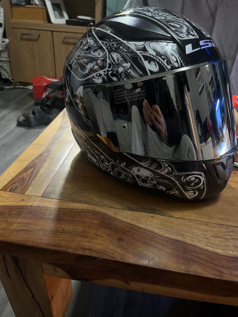 Motorcycle helmet 