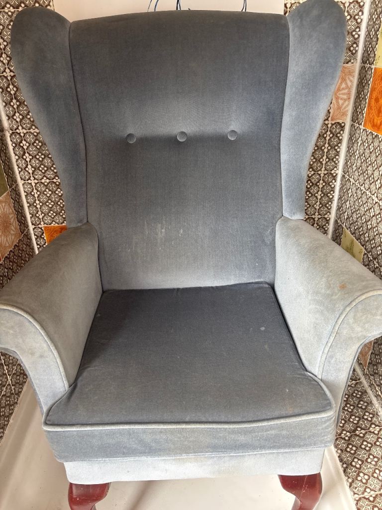 FREE Vintage look Grey/Blue Wingback Armchair – Comfy Fabric Chair
