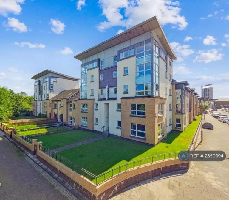 2 bedroom flat in Waterside Place, Glasgow, G5 (2 bed) (#2850594)