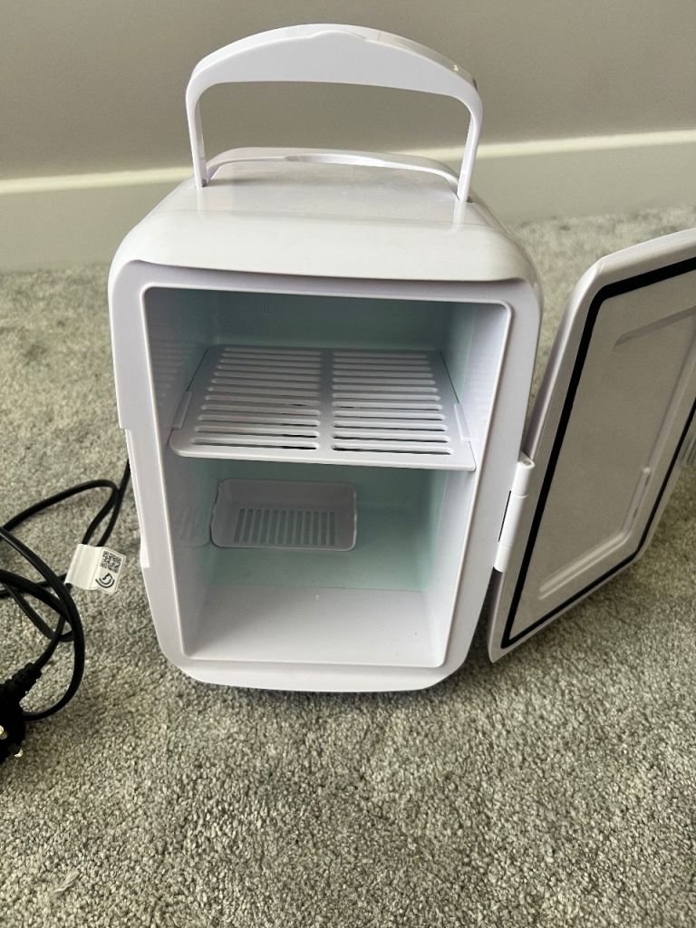 Russell Hobbs Mini Fridge – White, As Good As New