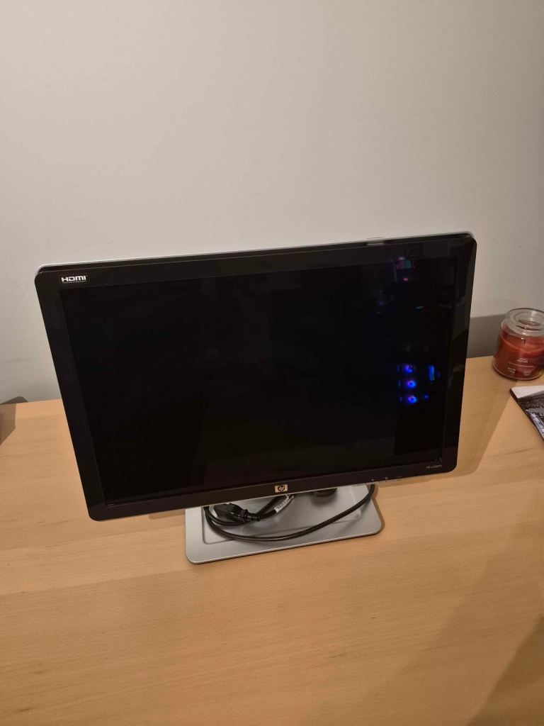 HP Pavilion w2207h 22" Widescreen LCD Monitor w/ HDMI & Speakers