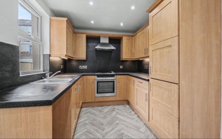 2 Bed Terrace for Let