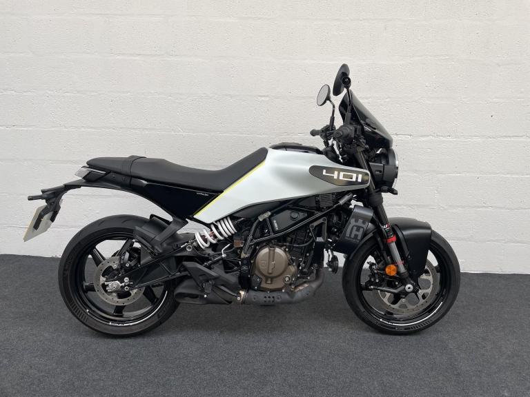 HUSQVARNA VITPILEN 401 - 2025 - 3400 MILES - FSH