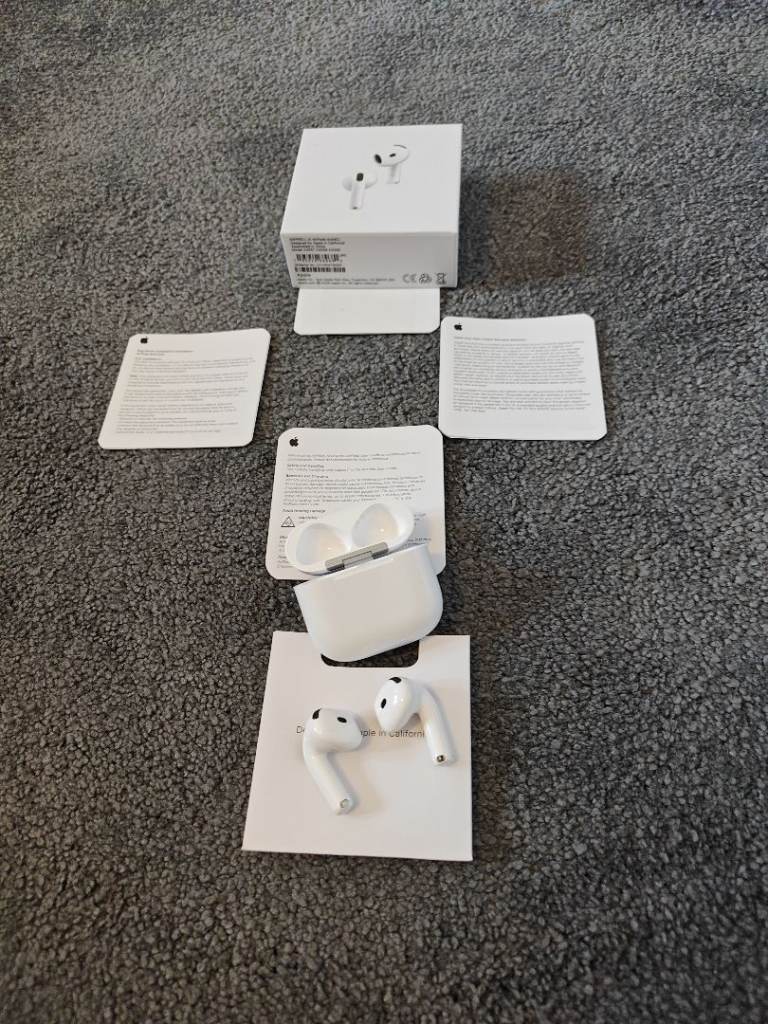 Apple airpodes 4 