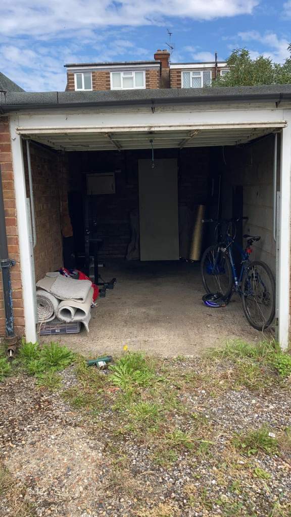 Garage for rent chadwell Heath RM6