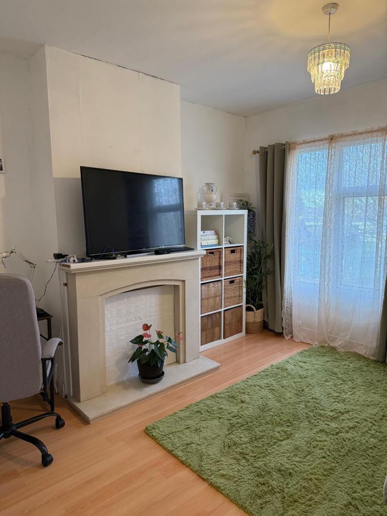 2 bedroom flat 