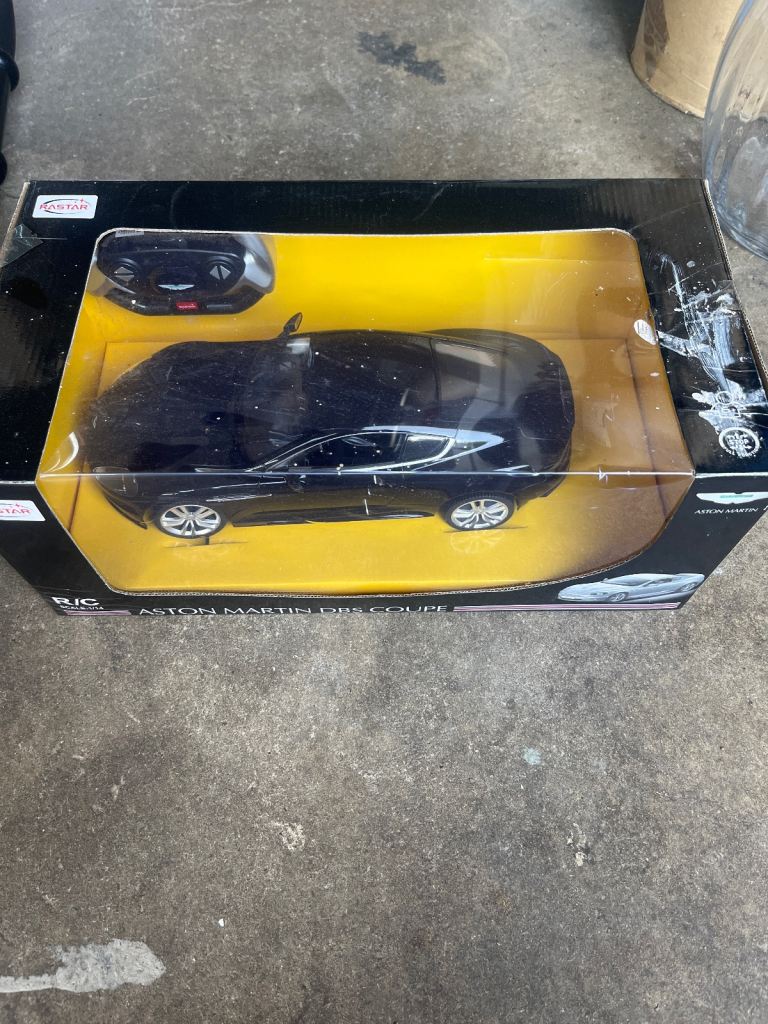 Remote controlled car toy